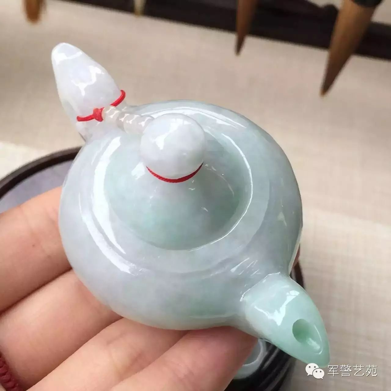 白花蜜蜡和黄蜜蜡哪个好_蜜蜡是带白花好还是纯黄好_蜜蜡黄白花是啥料