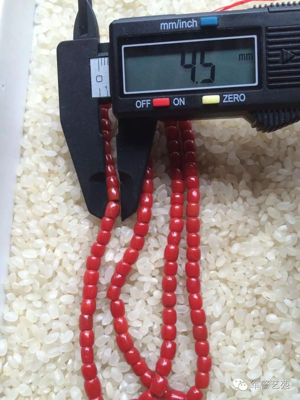蜜蜡黄白花是啥料_蜜蜡是带白花好还是纯黄好_白花蜜蜡和黄蜜蜡哪个好