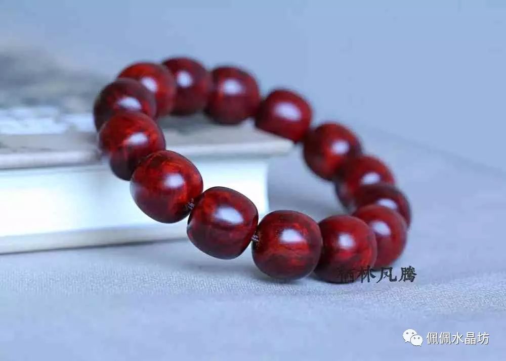 佩戴南红手链有什么好处_戴南红手串有什么讲究_南红手链适合什么人戴
