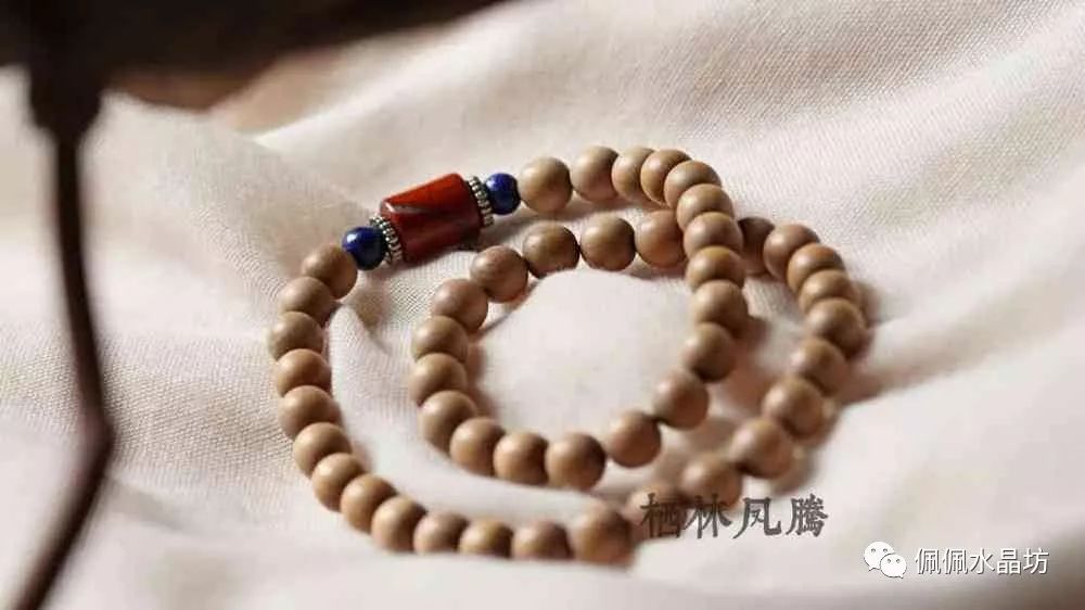 南红手链适合什么人戴_戴南红手串有什么讲究_佩戴南红手链有什么好处