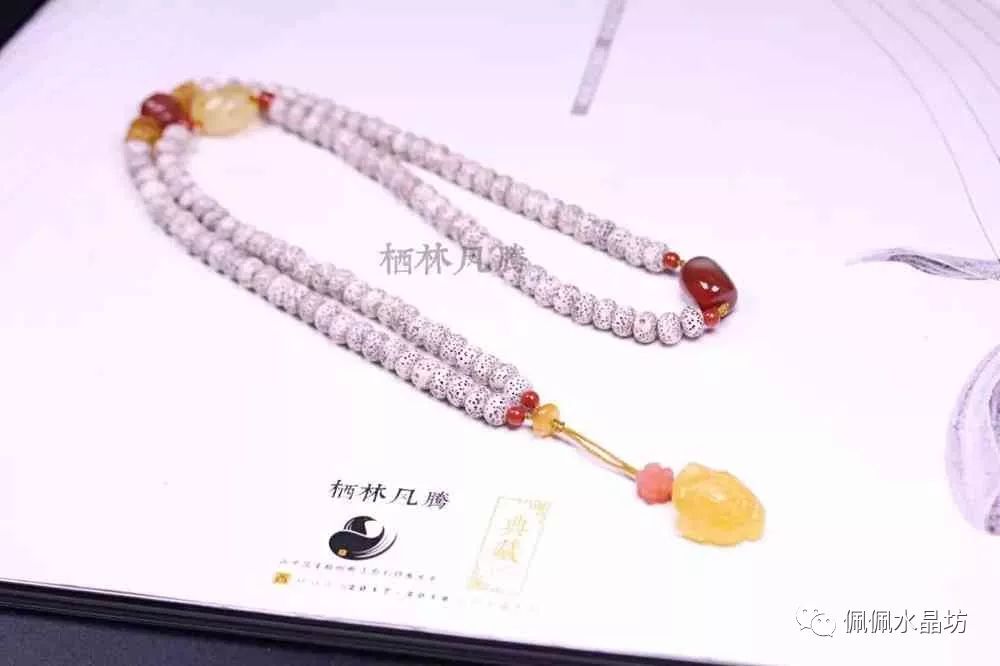 南红手链适合什么人戴_佩戴南红手链有什么好处_戴南红手串有什么讲究