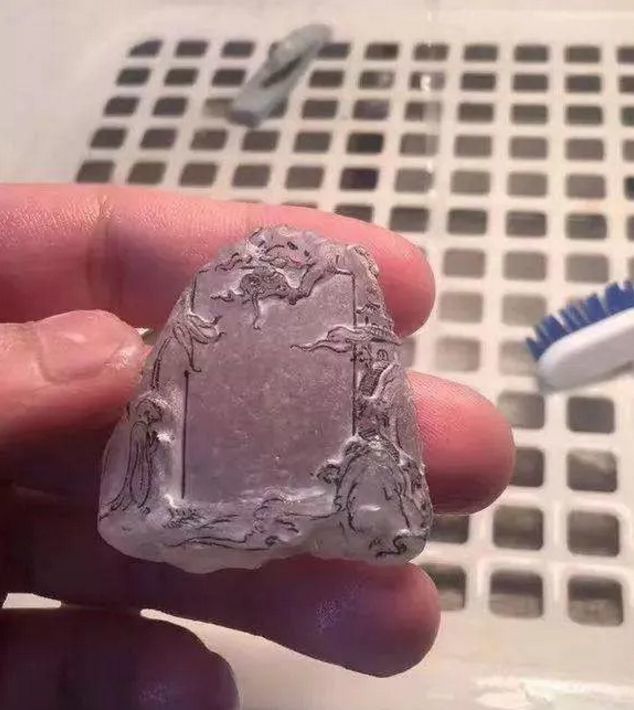 翡翠雕刻原石冰种值钱吗_翡翠原石冰种介绍_怎么雕刻翡翠原石冰种