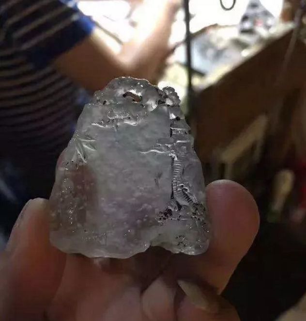 翡翠雕刻原石冰种值钱吗_怎么雕刻翡翠原石冰种_翡翠原石冰种介绍