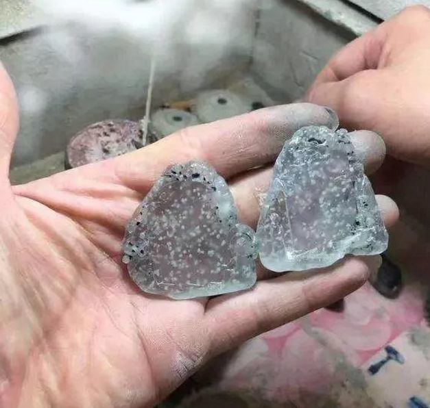 翡翠雕刻原石冰种值钱吗_怎么雕刻翡翠原石冰种_翡翠原石冰种介绍
