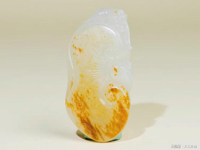 和田玉红皮籽料带雕刻的贵吗_带红皮的和田玉多少钱_红皮和田玉籽料挂件值钱吗