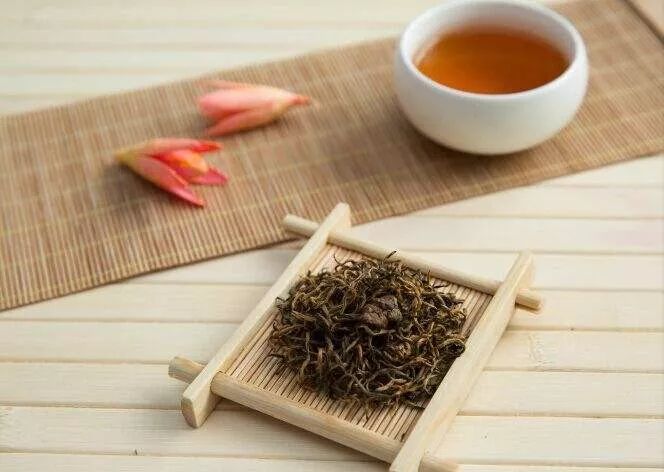 沉香茶的功效_沉香茶功效与作用及食用方法_椅南沉香茶功效