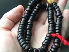 “盘了几十年的小叶紫檀，到底是啥样？漂亮得像巧克力豆”
